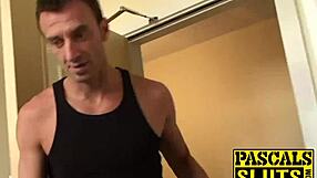 Não consigo parar de querer os peitos falsos gigantes da Alyssa desejando rola dura dentro dela