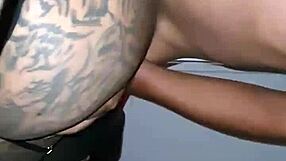 كاميلي كامبوس تمزق خجلها من قبل عميل جائع في عمل شي ميل خشن. جسدها يأخذ كل دفعة قوية.