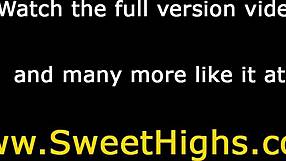 Remaja coed dalam uniform disembur air mani oleh kote monster