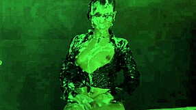 Gloryhole csaj mélyen leszopja a vastag farkat nyers technikával