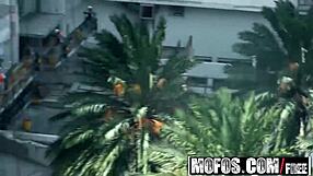 دعونا نجرب الشرج مع تشيس رايدر، راهنت بمؤخرتها وخسرت