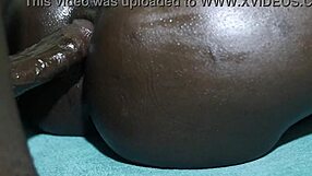 Jätkä, olen niin hulluna tähän lähikuva-anaali creampieen mun eebenpuu-baben kanssa!