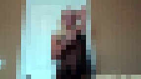 Viažaná suka vydrží femdom poníženie celý deň