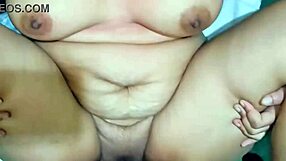 Pacar dan cowok ngewe mentah di pusat coaching