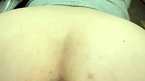 अरे, देखना चाहते हो मैं डॉगी स्टाइल में खुद को स्ट्रेच करूँ?