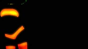 Teen mit rundem Arsch wird hart doggystyle gevögelt, bevor sie Cowgirl reitet