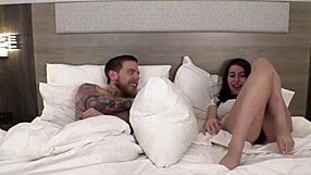 Przyrodnia córka oszukana przez tatusia na ostre rżnięcie - Chloe Kreams