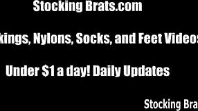 We cant get enuff of her feet in stockings