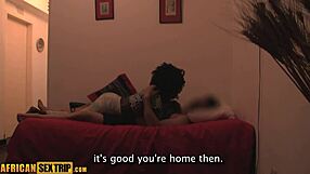 아프로 흑인 년 두꺼운 입술 과감히 잡고 좆질