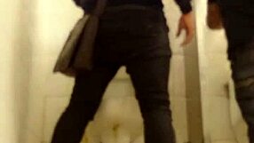 게이 화장실 만남 금방 뜨거워짐 lol 😜