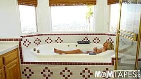 يا رجل، مصدوم! كاتي مورغان، أفضل سباكة، تفتح كل المواسير في المحل، حتى مواسيري... خيانة على الأصول!