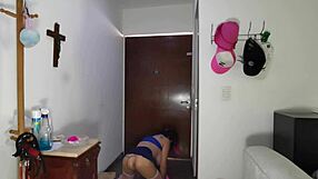 Shemale Ladyboy Anal Dildo Squirting