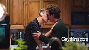 أخيرًا خرجت من الخزانة، استغرق الأمر وقتًا طويلًا يا رجل