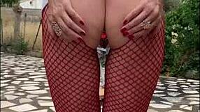 이 장난스러운 섹스 챌린지에서 라티나 슬럿이 몸을 드러내며 밀프들과 인터레이셜 남자들과 그룹 쓰리섬.