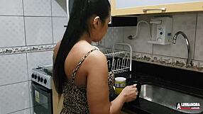 café da manhã com amigas latinas traz sexo quente e putaria total com big tits.