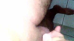 Garoto Se Masturbando Depois Do Banho