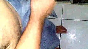 Garoto Se Masturbando Depois Do Banho