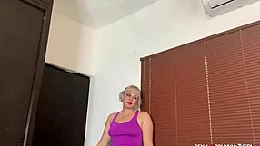 De-stressing with quick cock sucking