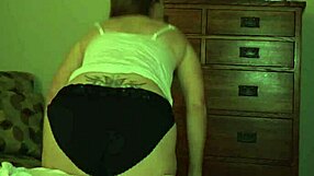 大きなお尻の義母ミルフと蒸れたベッドシェア