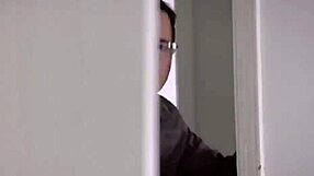 חורגת מפתה חורג עם עקומות גדולות—כמה נאוג'י!