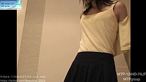 Asian Amateur in Chaku Ero Fetish with Legs and Butt Focus