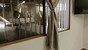 Mesonero Suertudo Folla a Natalia, la Chica Teen 18+ de Sex99, en el Hotel. Todos Aman su Contenido Caliente y Hardcore con Deepthroat.