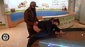 مضيفة ألمانية تُمارس الجنس بعنف في فضيحة مطار عام