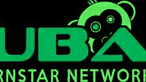 Вау! Чарли Чейз просыпается возбужденной и начинает жестко мастурбировать!