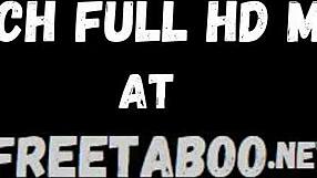 Fürsorgliche Stiefmutter massiert Violet Myers' dicke Titten zärtlich