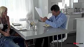 Snu Stedmor Suger Søn Lige Foran Mandens Øjne. Chokerende Bedrag Udfolder Sig Dagligt