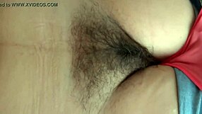 58-Årig Latina Kone Driller Sønnens Venner med Stor Røv og Naturlige Bryster på Skjult Kamera