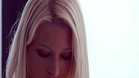 Young bitch's hardcore blowjob act