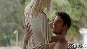 Young bitch's hardcore blowjob act