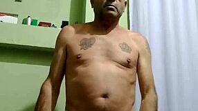 Watch this gay guy beating his meat sensually!