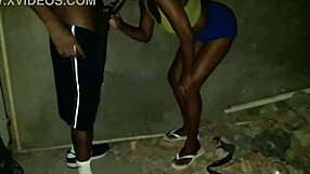 magrinha sucks huge black cock in dark street until interrupted