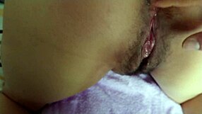 Amateur Nini Trains Anal With Buttplug Insertion