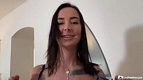 i'm the gorgeous chick playin with my pussy on camra