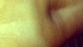 Loira gostosa faixa marrom curte rola do professor no tatame