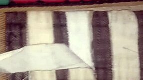 Rubia buena cinturón marrón disfruta polla del profesor en el tatame