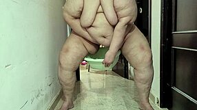 Coolmarina Tears Her Pussy After Wetting Herself