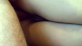 كس الفتاة الشابة المحلوق يأخذ زب صلب بعمق