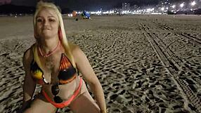 loira do tchan flashing at the beach with style