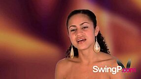 สาวสวิงเกอร์ช่วยกันสอดนิ้วครางเสียวแอคชั่นนุ่มๆ ร่าน