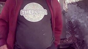 أديمير بقضيب عملاق يعرض قضيبه السميك في أفعال برية!