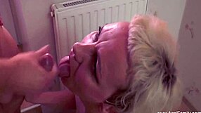 Mostoha anyu profin kezeli az anál minden alkalommal