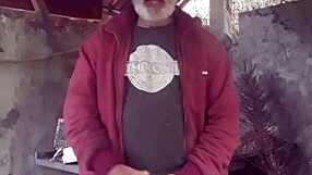 أديمير بقضيب عملاق يعرض قضيبه السميك في أفعال برية!