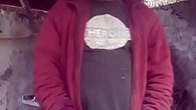 أديمير بقضيب عملاق يعرض قضيبه السميك في أفعال برية!