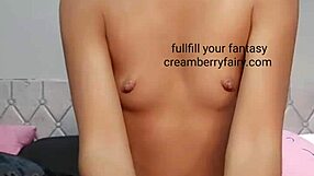 Papi, ¿quieres sentir mi manita pequeña en ti?