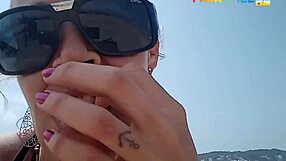 Blonde exibicionismo on guarujá beach