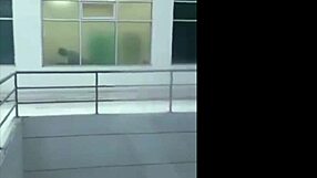 Latina Daniela Hyperversos melleit szopja az orvos nyilvános kórházban